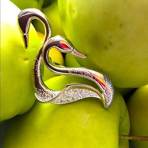 VINTAGE 1980’s 2 SWAN BROOCH W/ CRYSTALS